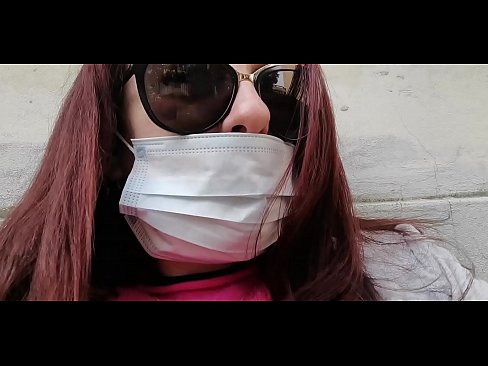 ❤️ Η Νικολέτα εκδικείται τον γείτονά της και κατουράει στο γκαράζ του (Ειδικό Covid19 Ιταλική καραντίνα) Πορνό βίντεο ❌