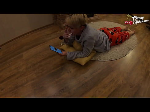 ❤️ Τρελή ξανθιά ρουφάει τεράστιο πουλί και χοροπηδάει πάνω του - πρωκτικό σεξ Πορνό βίντεο ❌